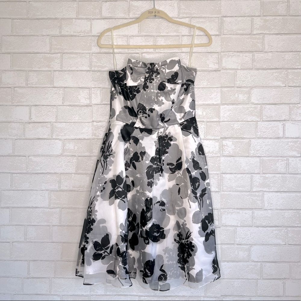 🖤🤍White House Black Market🤍🖤 beautiful dress floral strapless bow size 6 NWT